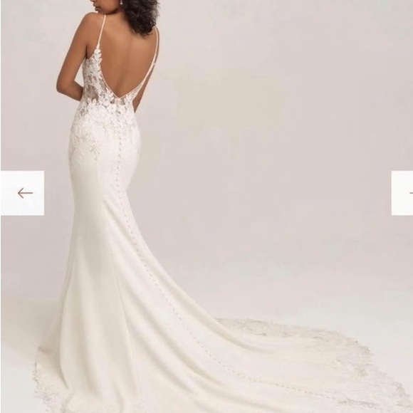 Elegant White Lace Bridal Gown - Picture 3 of 3